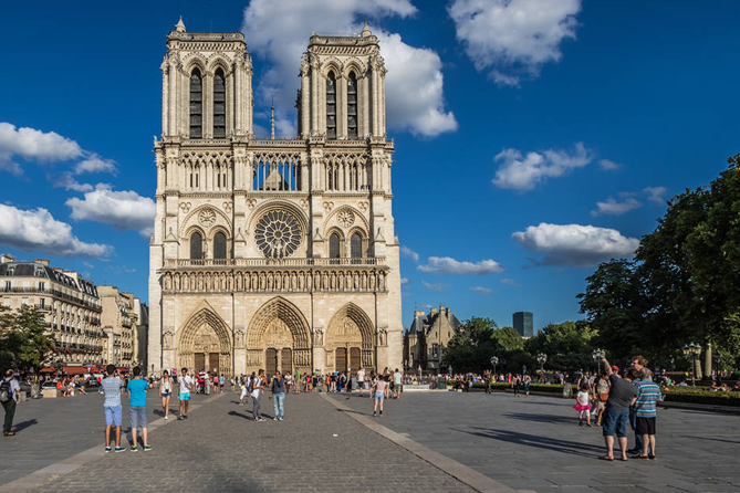 best english notre dame de paris